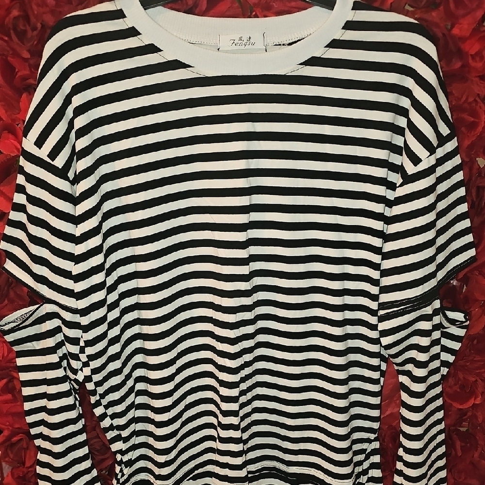 Women's NWOT Black and White Striped Top w/Elbow Cutouts Size Xlarge